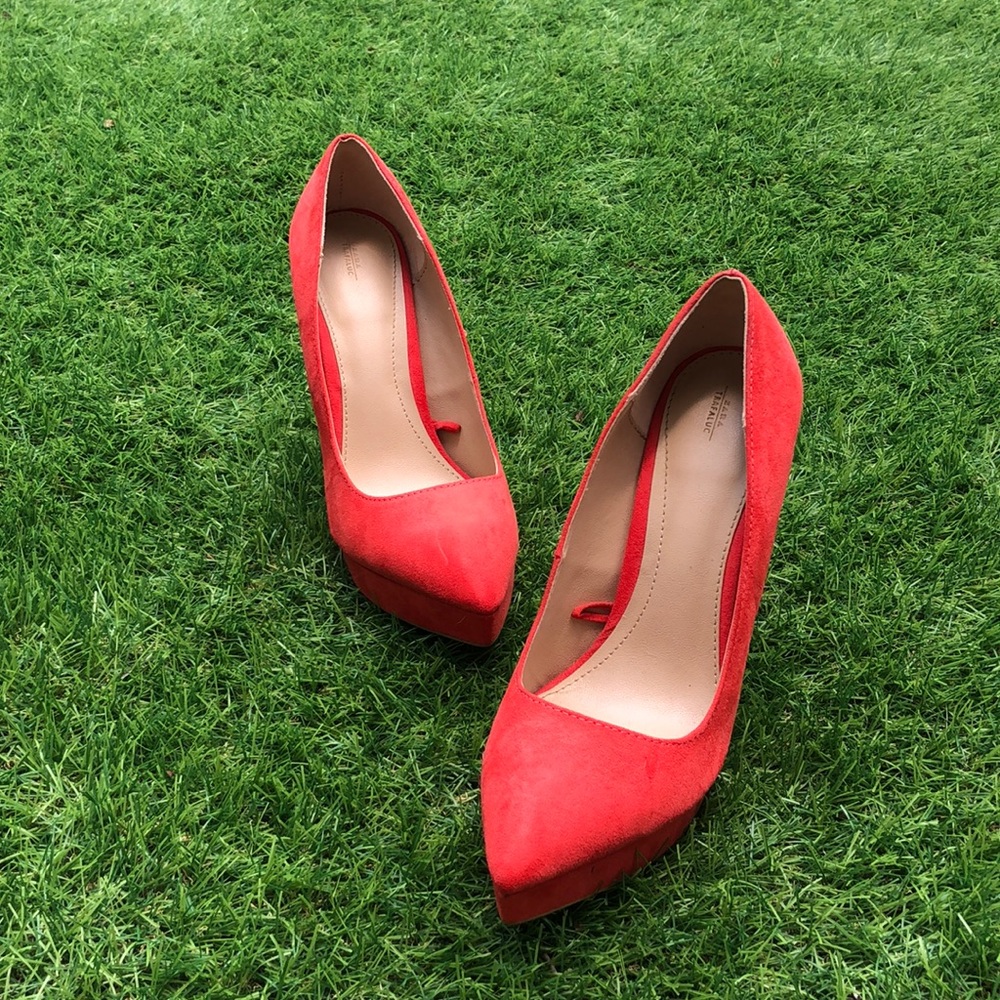 Coral closed toed heel